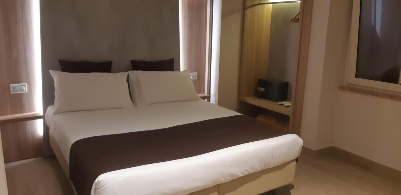 Hotel Danieli La Castellana Lago Di Garda Brenzone sul Garda Eksteriør bilde
