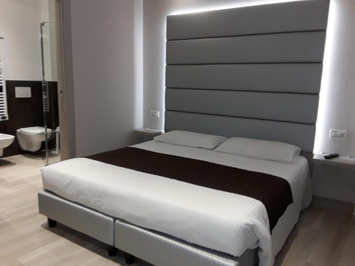 Hotel Danieli La Castellana Lago Di Garda Brenzone sul Garda Eksteriør bilde