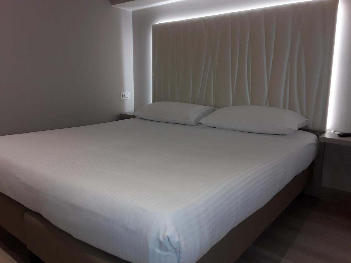 Hotel Danieli La Castellana Lago Di Garda Brenzone sul Garda Eksteriør bilde